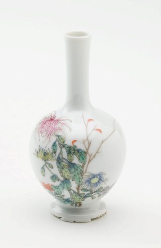 AGNSW collection Jingdezhen ware Vase decorated with chrysanthemums and a poem by Zeng Xi (1861-1930) 1916