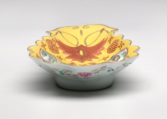 Alternate image of Leaf shaped dish by 