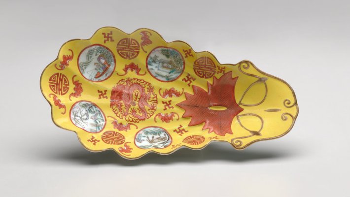 Alternate image of Leaf shaped dish by 