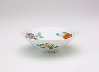 AGNSW collection Bowl with floral design and six foliations at rim early 20th century