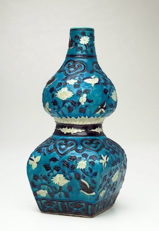 AGNSW collection Fahua ware Gourd-shaped bottle with design of butterflies 1522-1566