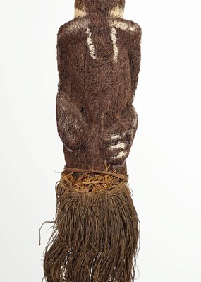 Alternate image of Amo ato (tree fern figure) by Fore people