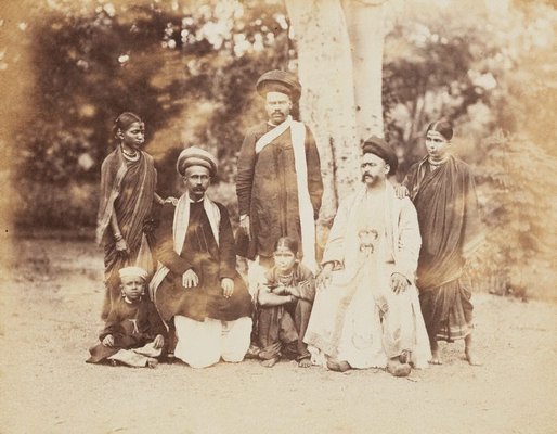 Alternate image of recto: Maharattas, Bombay (11 family members)
verso: Maharattas, Bombay (7 family members) by Taurines studio