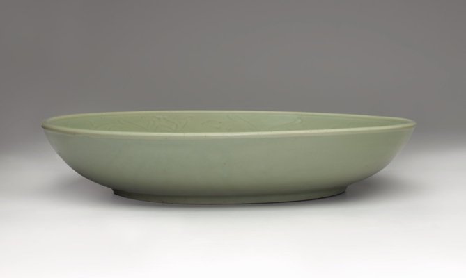 Alternate image of Dish with straight side and incised floral design by Longquan ware