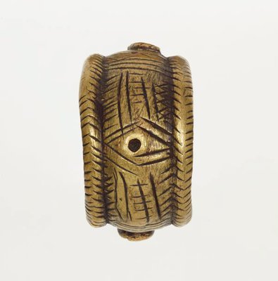 Alternate image of Finger ring (cincin) by 