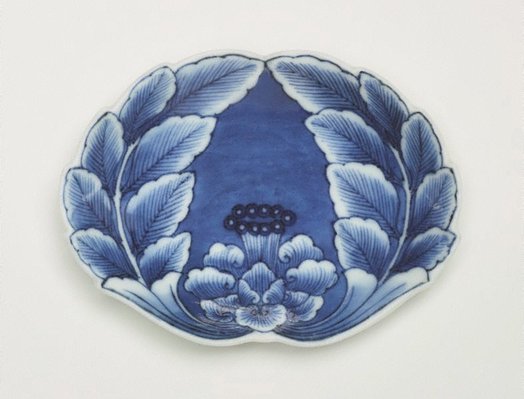 Alternate image of Set of 5 crab-shaped dishes with peony design by Arita ware/ Nabeshima style