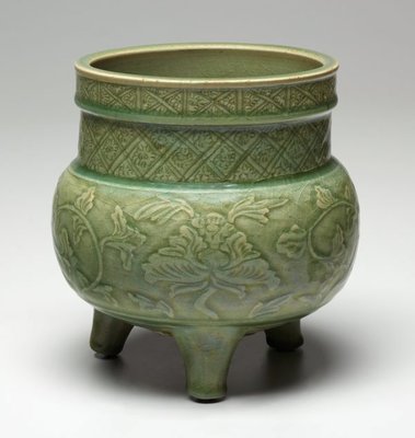 Alternate image of Tripod censer by Longquan ware