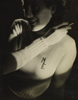 Alternate image of recto top: Untitled (woman seated with ruched sweater and ties)
recto bottom: Untitled (woman with cigarette and ‘ME’ on white sweater)
verso: Untitled (dining room with portrait of boy with crossed arms) by Max Dupain