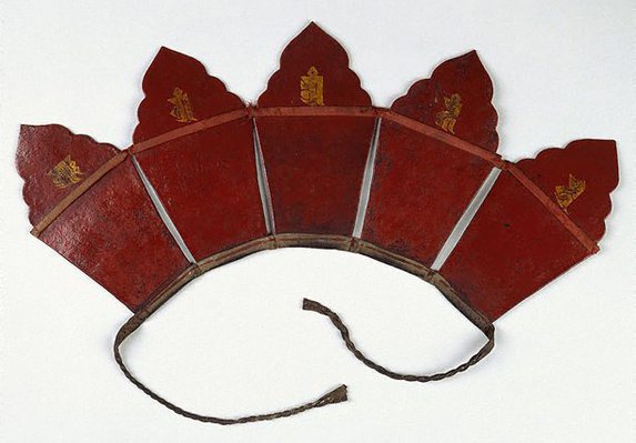 Alternate image of Five bladed ritual crown by 