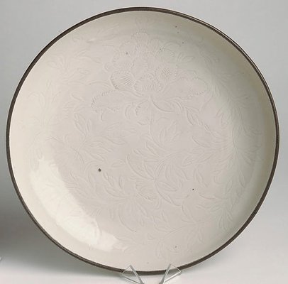 Alternate image of Dish with peony design by Ding ware