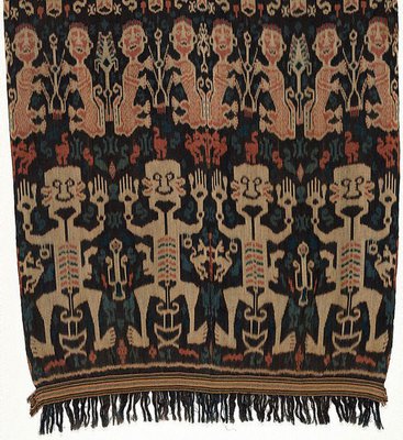 Alternate image of Man's shawl or mantle (hinggi) with stylised design of human figures by 