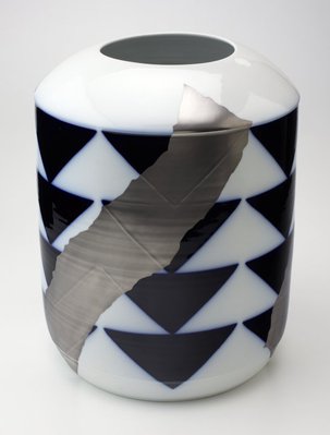 Alternate image of Vase by Lin Utzon