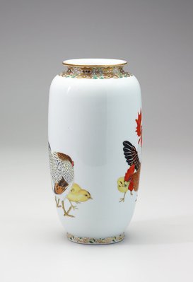 Alternate image of Vase with design of cocks, hens and chicks by Soga Tokumaru, Hyôchien Company