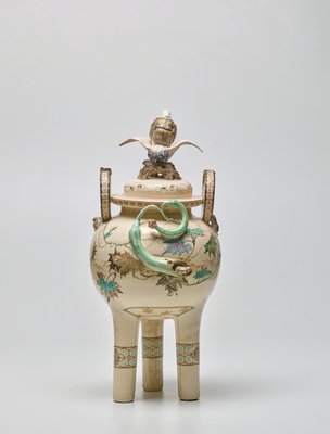 Alternate image of Three footed vase with design of gourds, insects and frogs by Meiji export ware