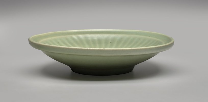 Alternate image of Dish with fluted cavetto by Longquan ware
