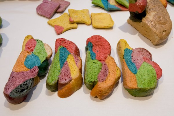 Alternate image of Coloured bread by Miralda