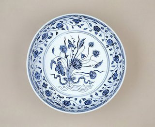 AGNSW collection Jingdezhen ware Dish with bouquet design 1403-1424