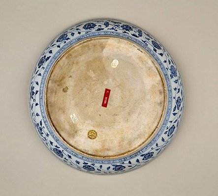 Alternate image of Dish with bouquet design by Jingdezhen ware