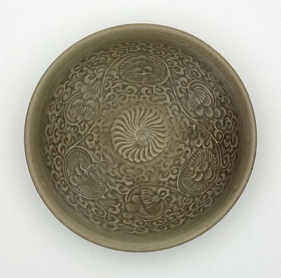 Alternate image of Bowl with chrysanthemum design by Yaozhou ware