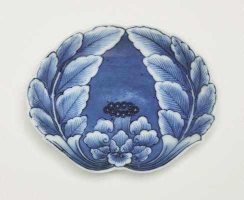 Alternate image of Set of 5 crab-shaped dishes with peony design by Arita ware/ Nabeshima style