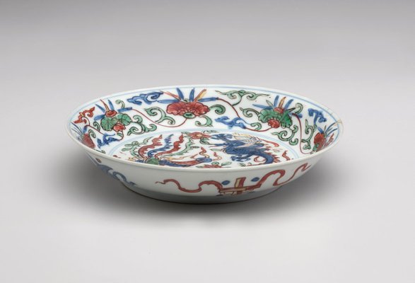 Alternate image of Dish with design of dragon and phoenix by Jingdezhen ware
