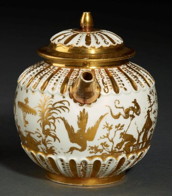 Alternate image of Teapot and cover by Meissen
