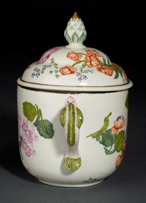 Alternate image of Ollio tureen and cover by Du Paquier
